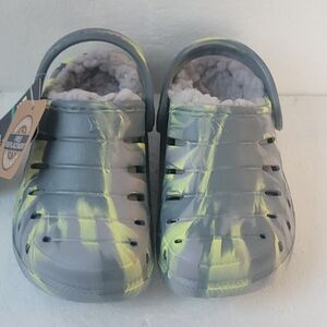 Sz 7 Rugged Shark Active Life Kids Gray & Neon Yellow Fleece-Lined Slip-On Clogs